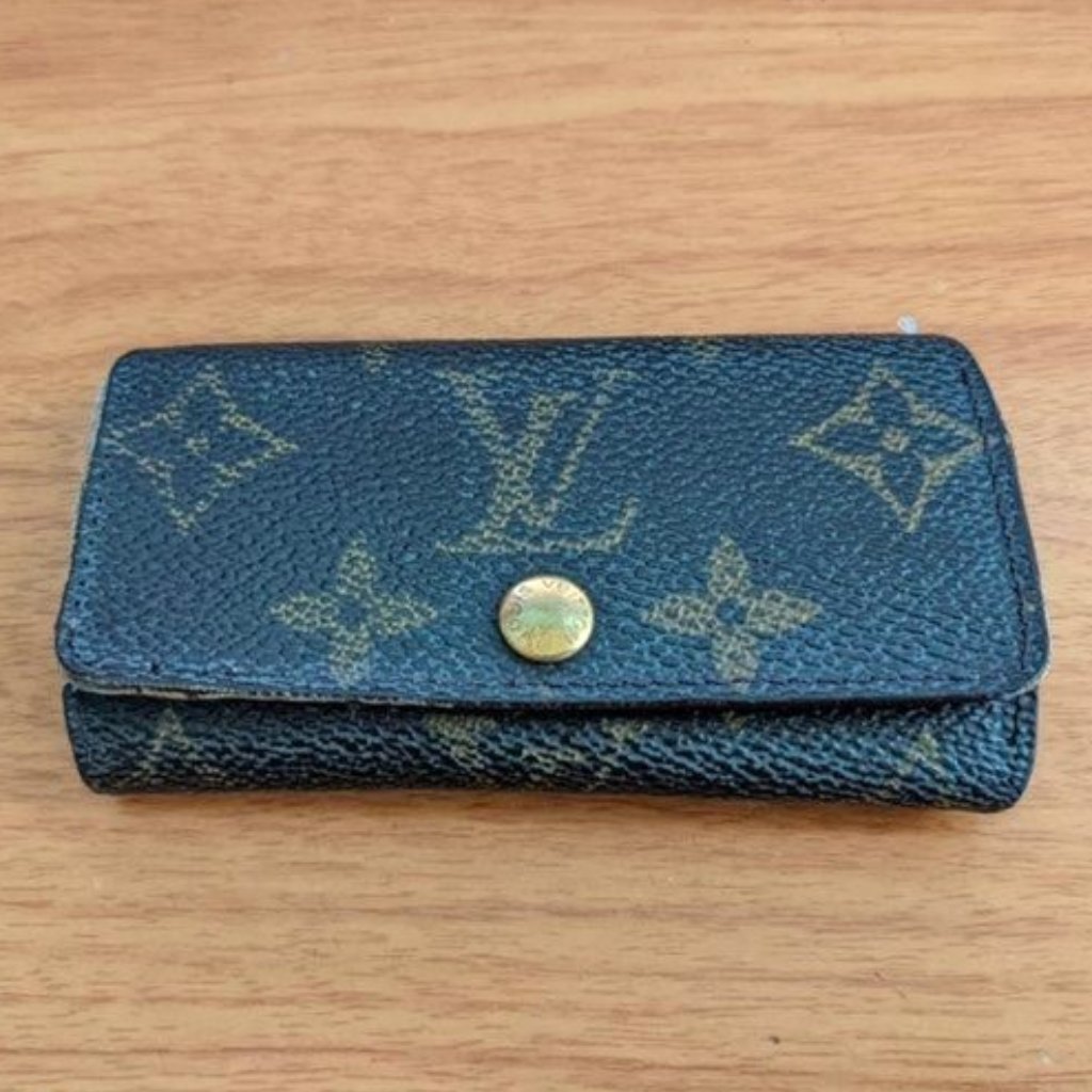 Louis Vuitton Monogram Key Holder/Wallet #1385price Drop